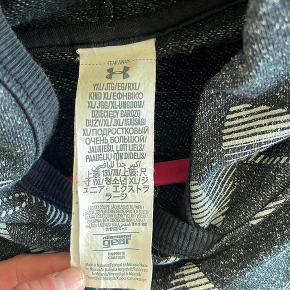 Under Armour All Season Gear Hoodie Size YXL - Picture 4 of 4